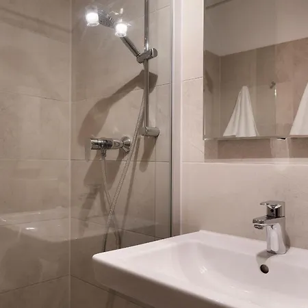 Schützenweg 13 15 8 *